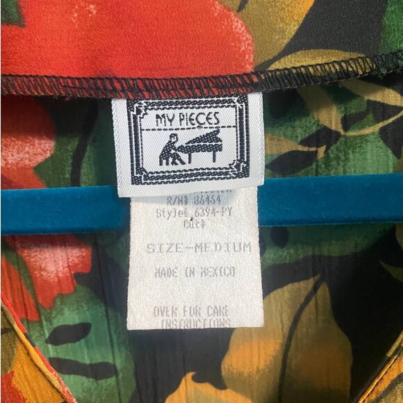 Vintage My Pieces Red and Green Floral Button Up Blouse Women's Medium - Picture 3 of 7